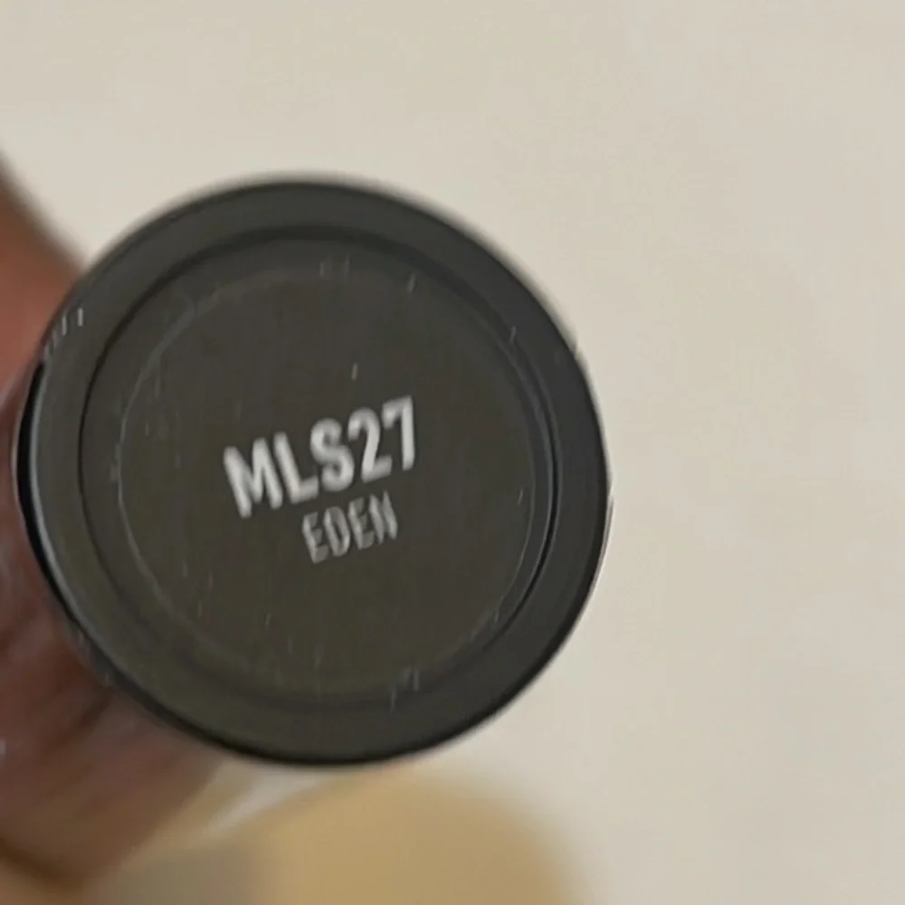 NYX Makeup lipstick Matte Eden MLS27 Sz .16oz